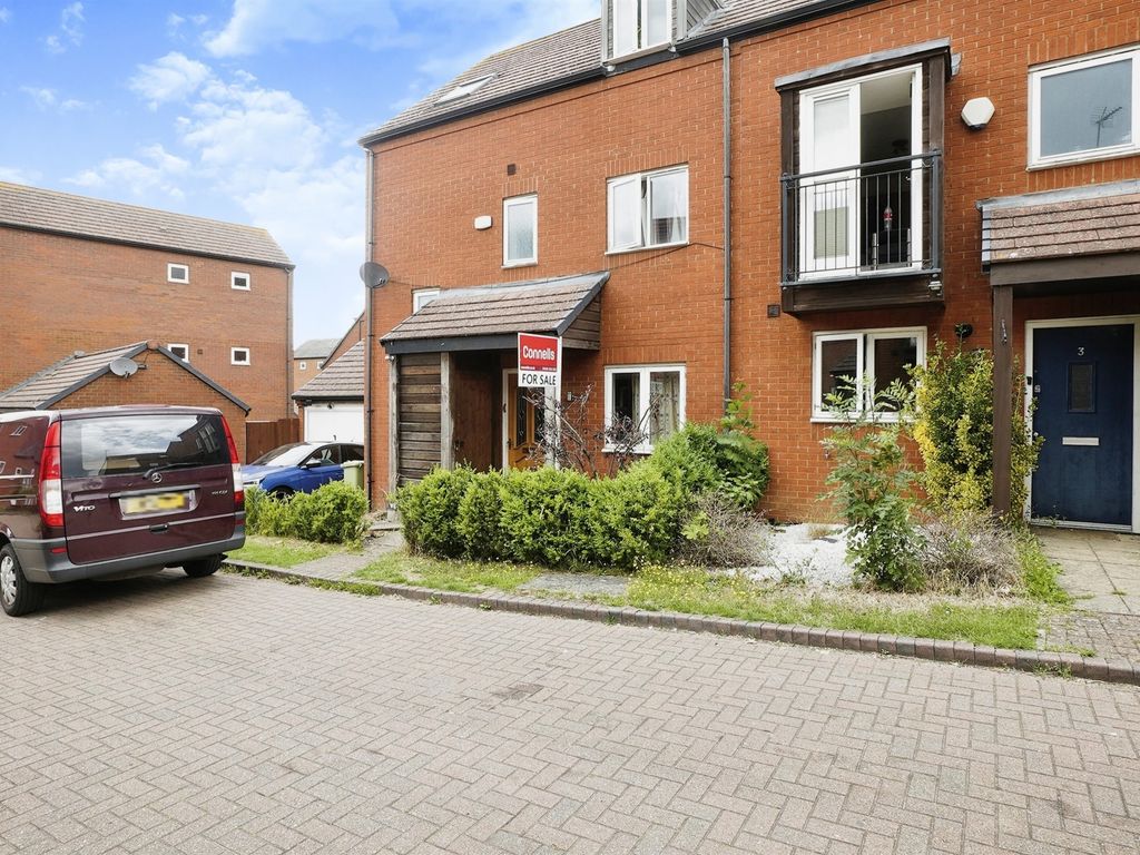 5 bed semidetached house for sale in Alvric Way, Wolverton Mill