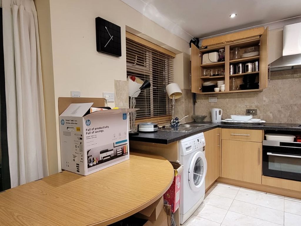 Studio to rent in Wolves Lane, Palmers Green, London N13, £900 pcm Zoopla