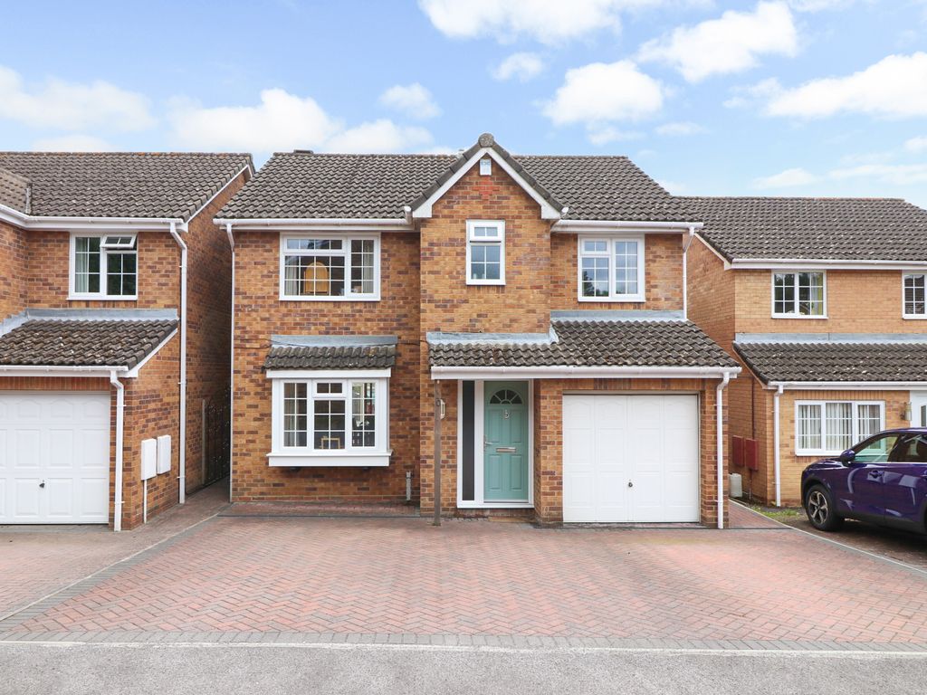 4 bed detached house for sale in Stirling Crescent, Hedge End