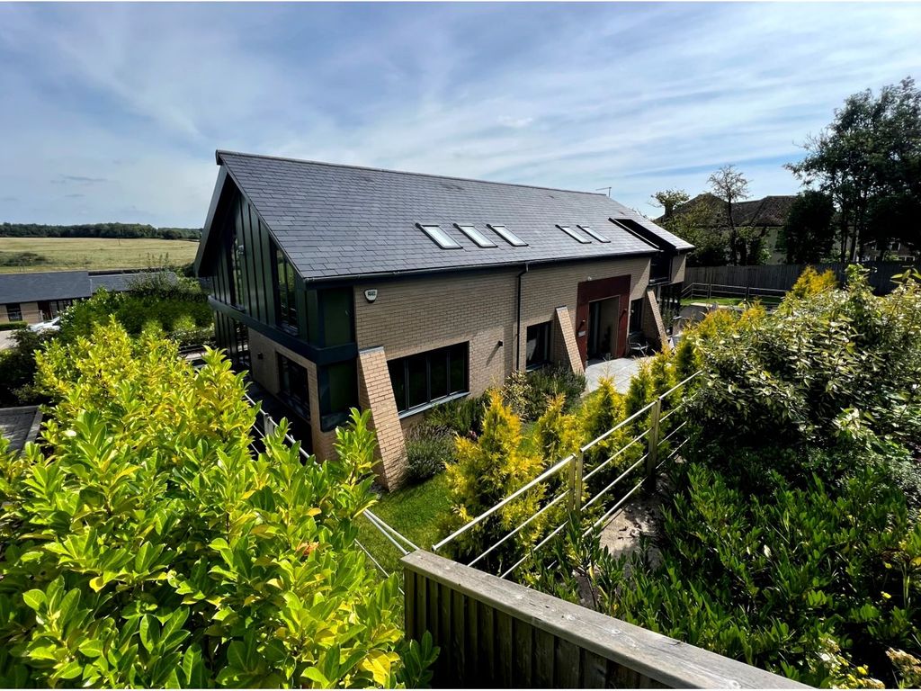 5 bed country house for sale in Common Road, Kensworth LU6, £1,320,000