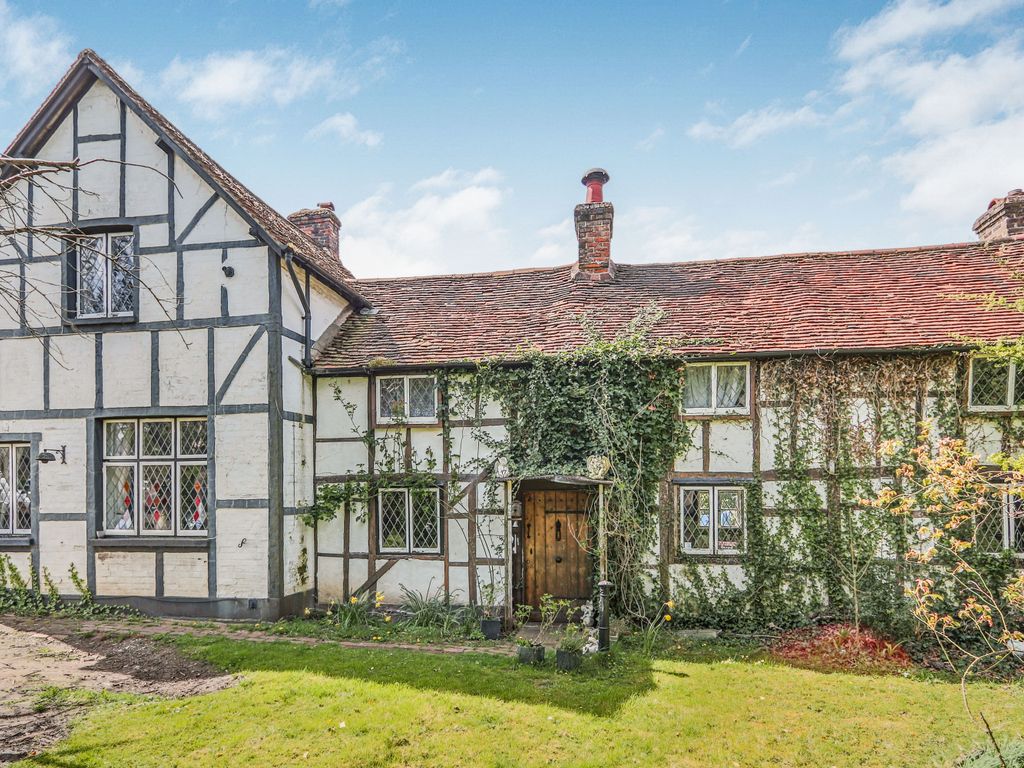 4 bed detached house for sale in Coulsdon Road, Old Coulsdon, Coulsdon