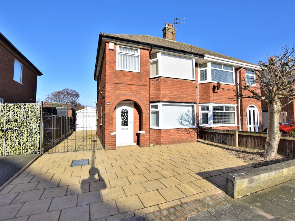 3 bed semidetached house to rent in Longford Avenue, Bispham