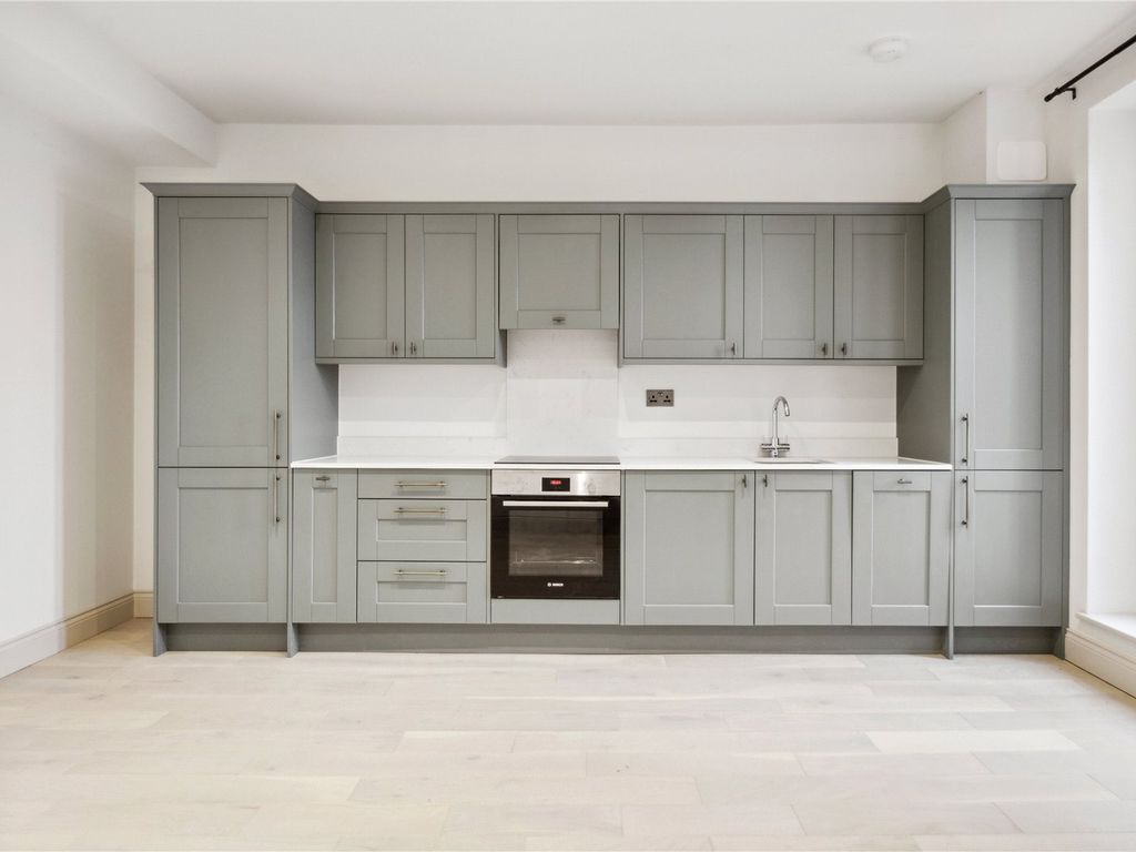 1 bed flat to rent in Bedford Hill, London SW12, £2,100 pcm Zoopla