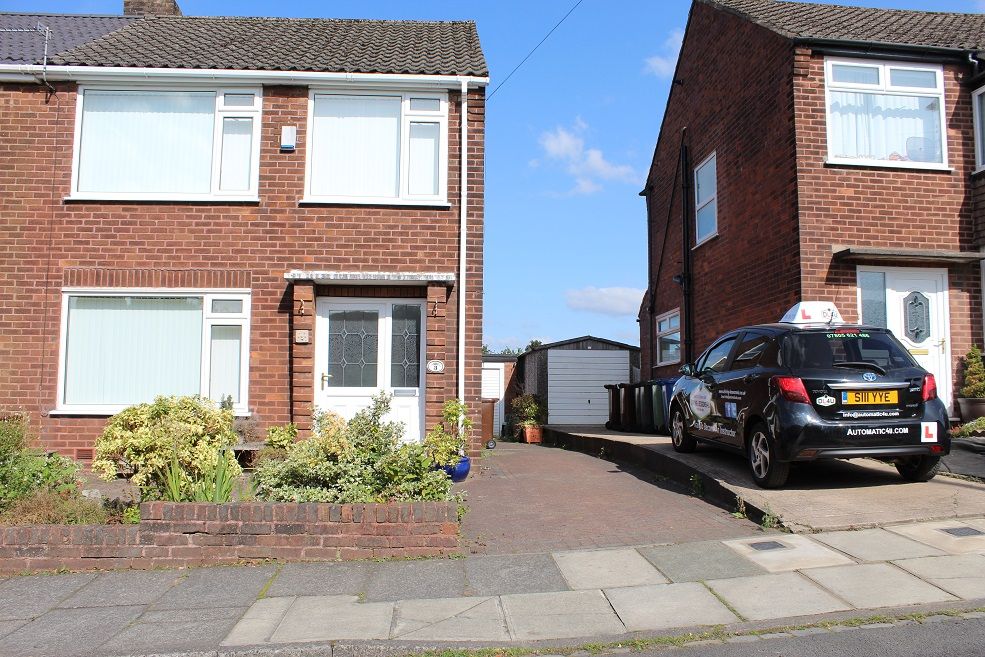 3 bed semidetached house to rent in Allendale Drive, Bury BL9, £1,095