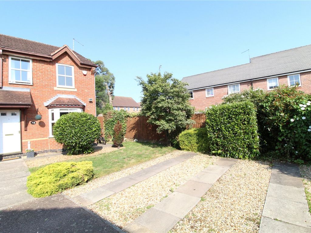 3 bed end terrace house for sale in Dunn Close, Crick, Northamptonshire