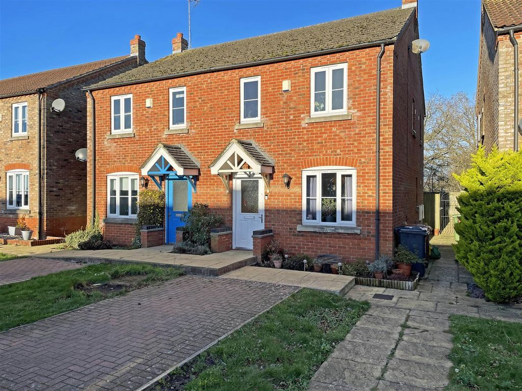 3 bed semidetached house for sale in Woodroffe Road, Wittering