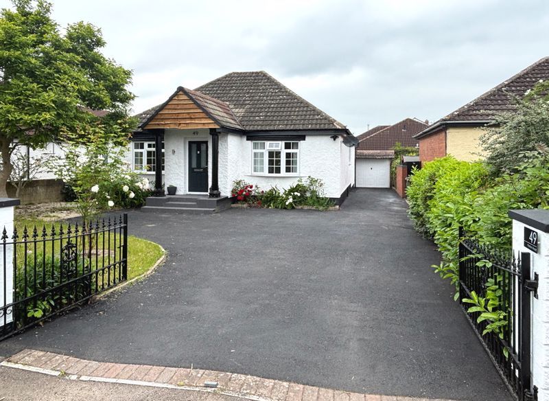 3 bed detached bungalow for sale in Parton Road, Churchdown, Gloucester