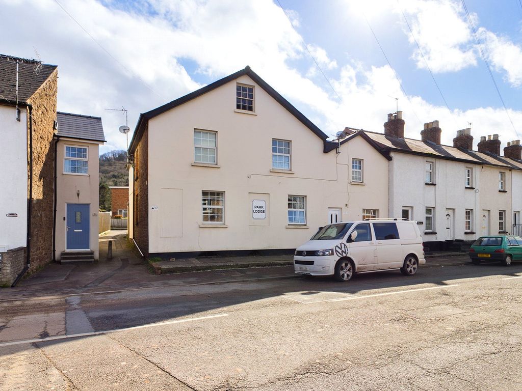 2 bed flat for sale in Walford Road, RossOnWye, Herefordshire HR9, £