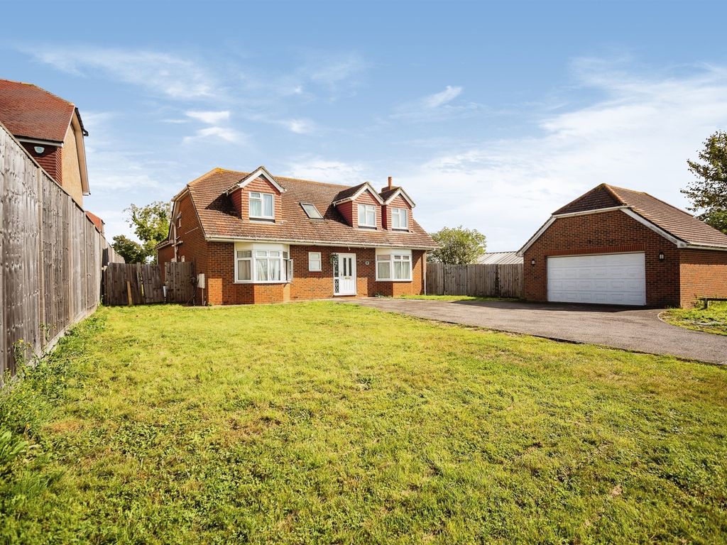 4 bed detached bungalow for sale in Headcorn Road, Sutton Valence