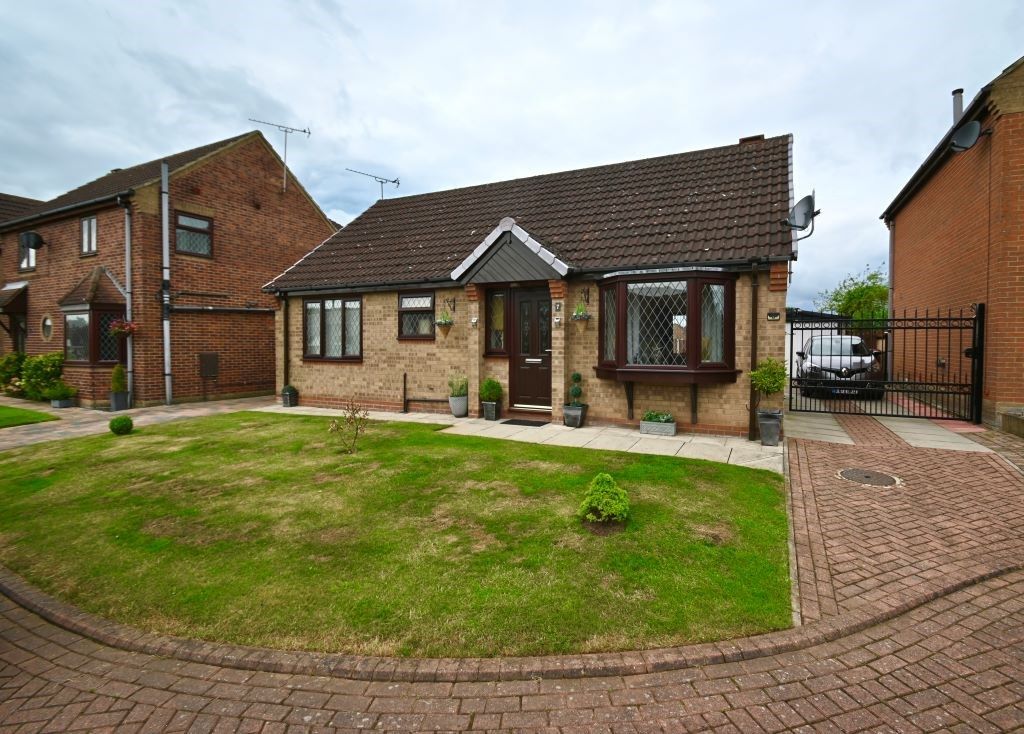 2 bed detached bungalow for sale in Hayfield Close, Haxey, Doncaster