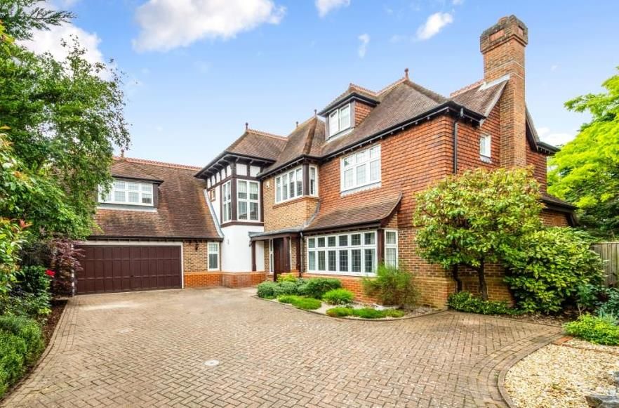 7 bed detached house to rent in Bramble Close, Beckenham BR3, £5,499