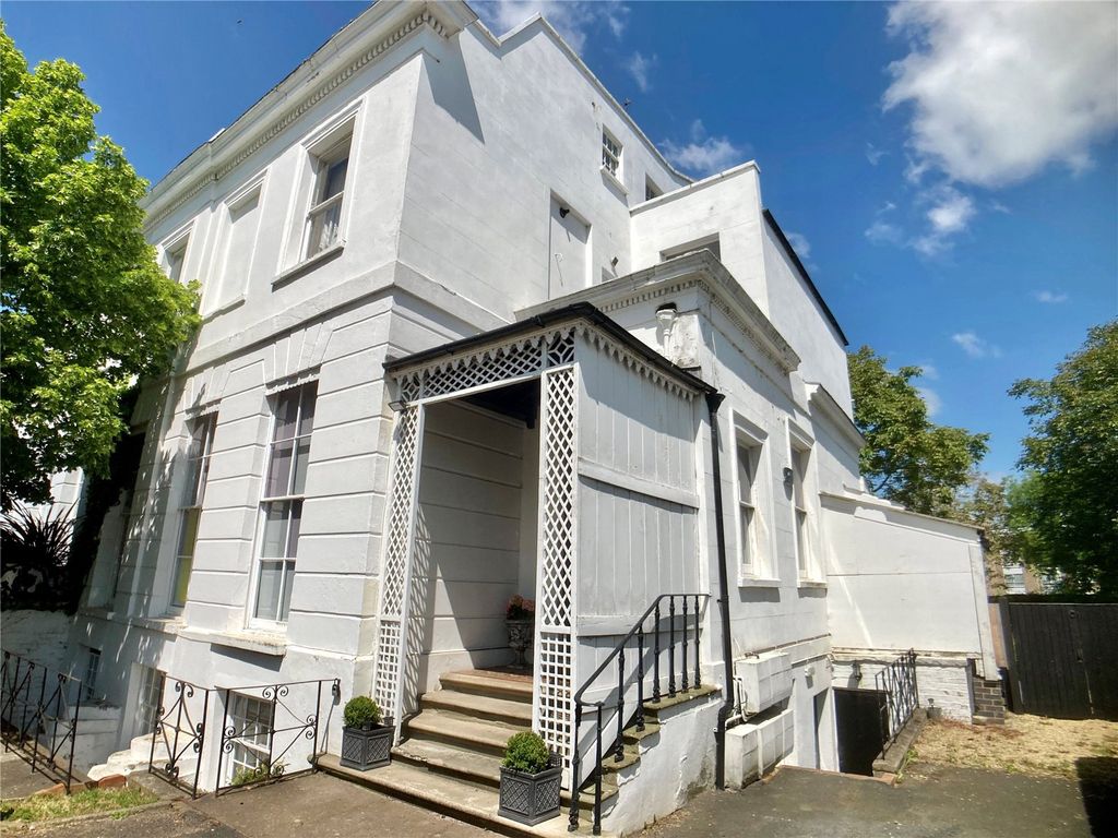 1 bed flat for sale in Lansdown Road, Cheltenham, Gloucestershire GL51