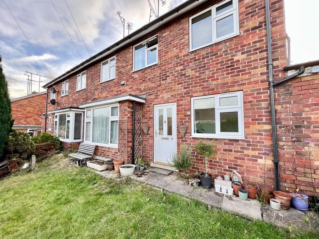 2 bed flat to rent in Hunger Hill Road, Whiston, Rotherham S60, £625