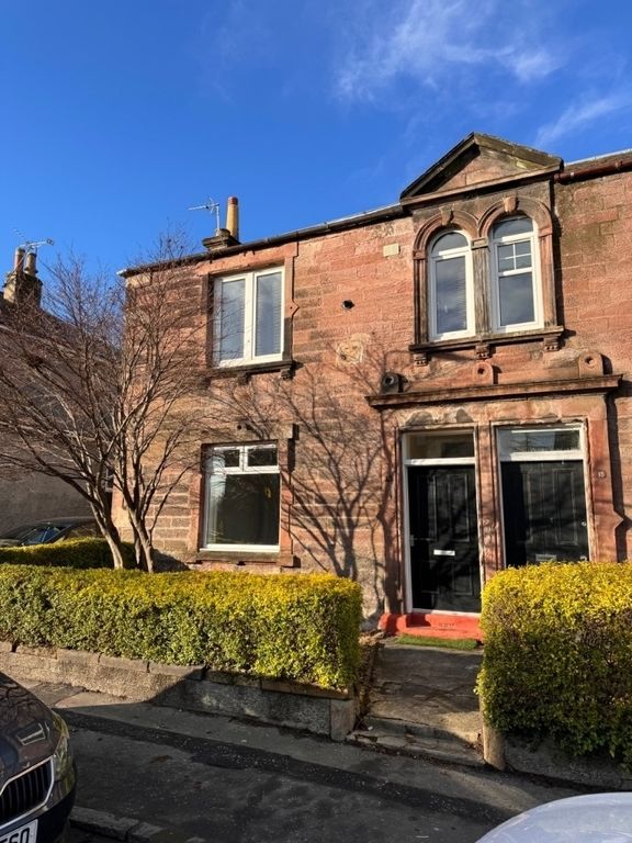 2 bed flat to rent in Ochil Street, Alloa FK10, £725 pcm Zoopla