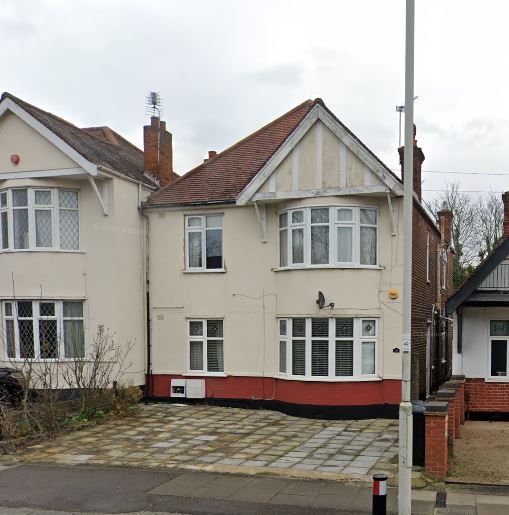 Room to rent in Tomswood Hill, Ilford IG6, £750 pcm Zoopla