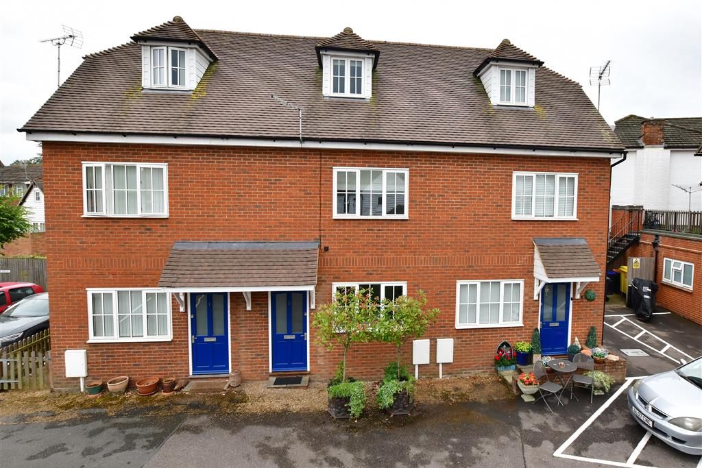 2 bed terraced house for sale in High Street, Staplehurst, Kent TN12