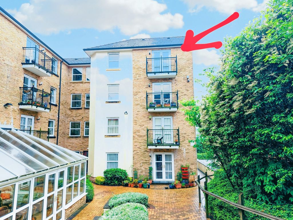 1 bed flat for sale in Hafan Tywi, The Parade, Carmarthen