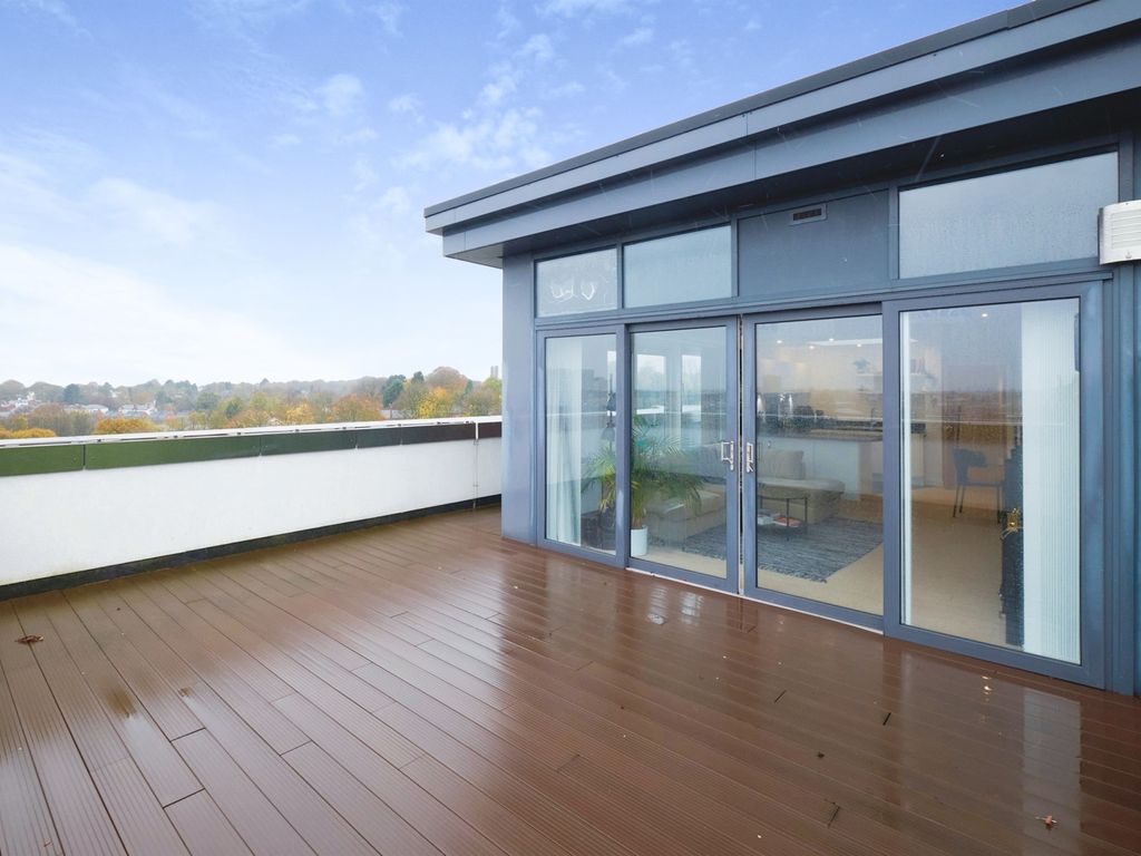 2 bed penthouse for sale in Bell Barn Road, Edgbaston, Birmingham B15