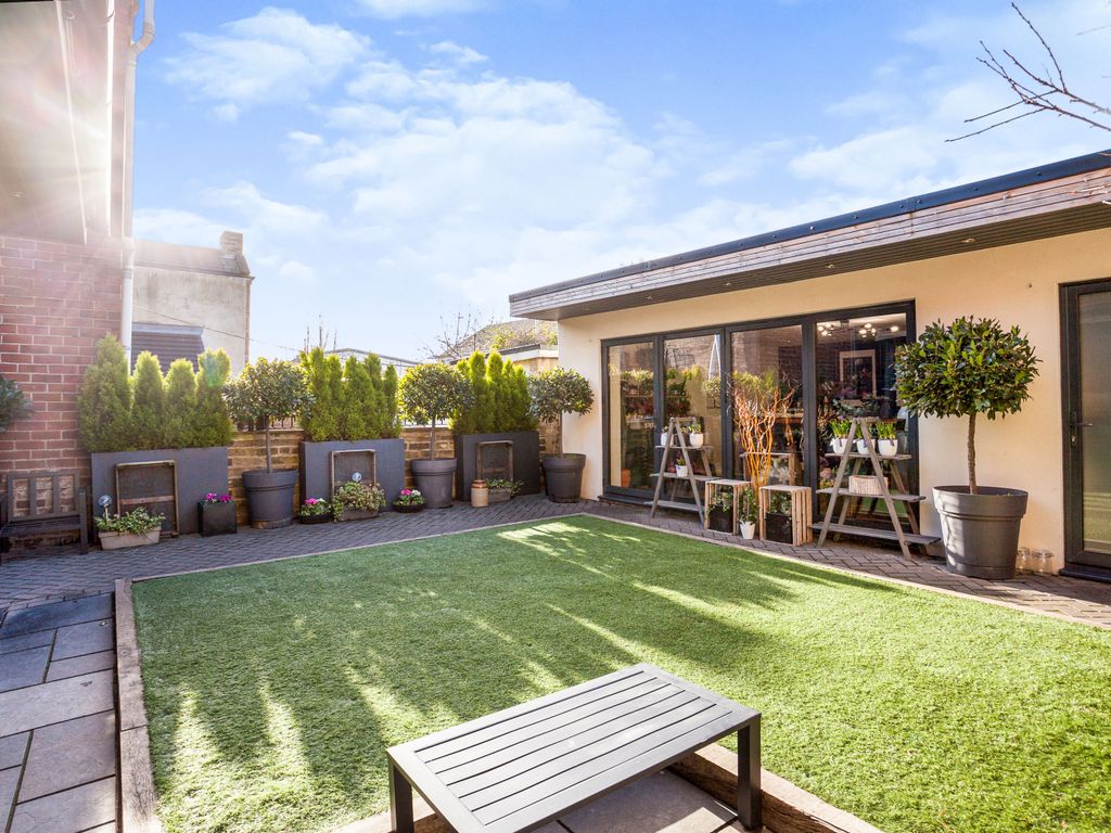 3 bed detached house for sale in South Parade, Cleckheaton, West