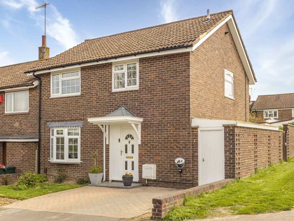 4 bed end terrace house for sale in Highams Hill, Crawley RH11, £