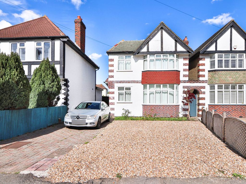 4 bed link detached house for sale in Reynolds Road, New Malden KT3, £