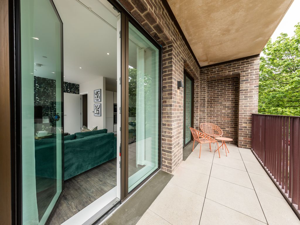 Castlewood Road, Clapton Common E5  