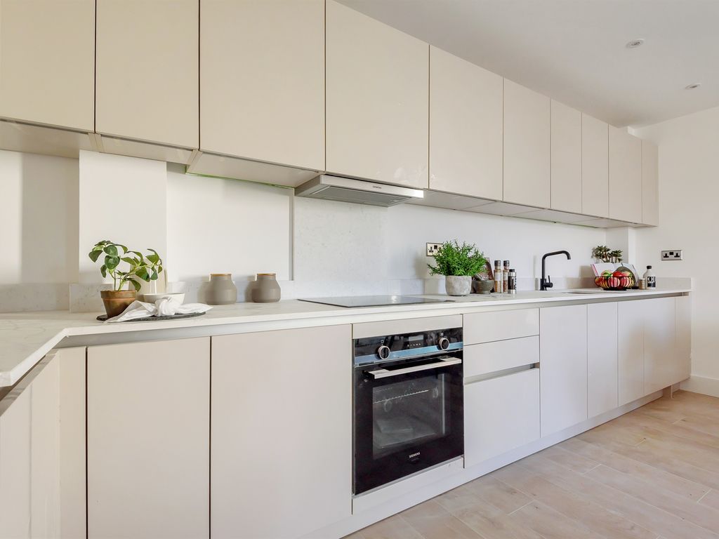 New home, 2 bed flat for sale in Hamlet Gate, High Road, East Finchley, London N2 Zoopla