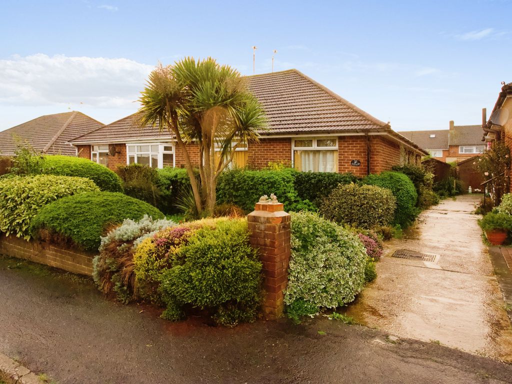 2 bed bungalow for sale in Springfield Close, Havant, Hampshire PO9