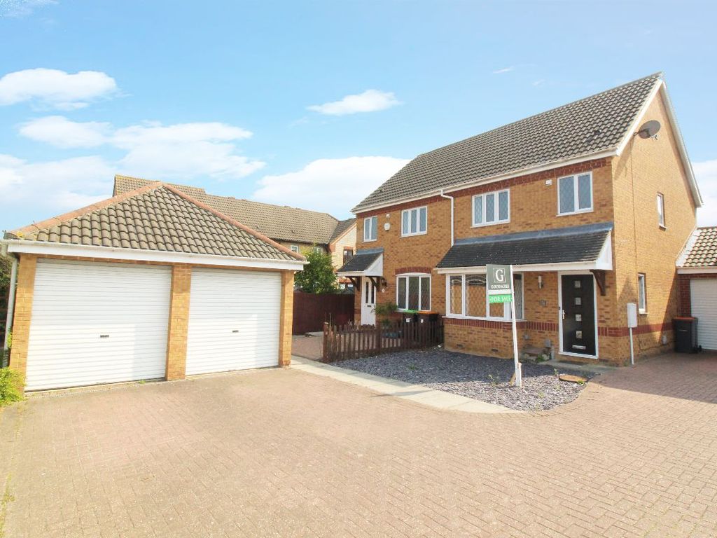 3 bed semidetached house for sale in Cartmel Priory, Bedford MK41, £