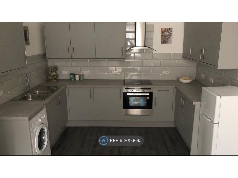2 bed flat to rent in Grange Street, Kilmarnock KA1, £825 pcm Zoopla