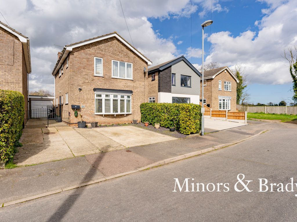 4 bed detached house for sale in Selwyn Drive, Belton, Great Yarmouth