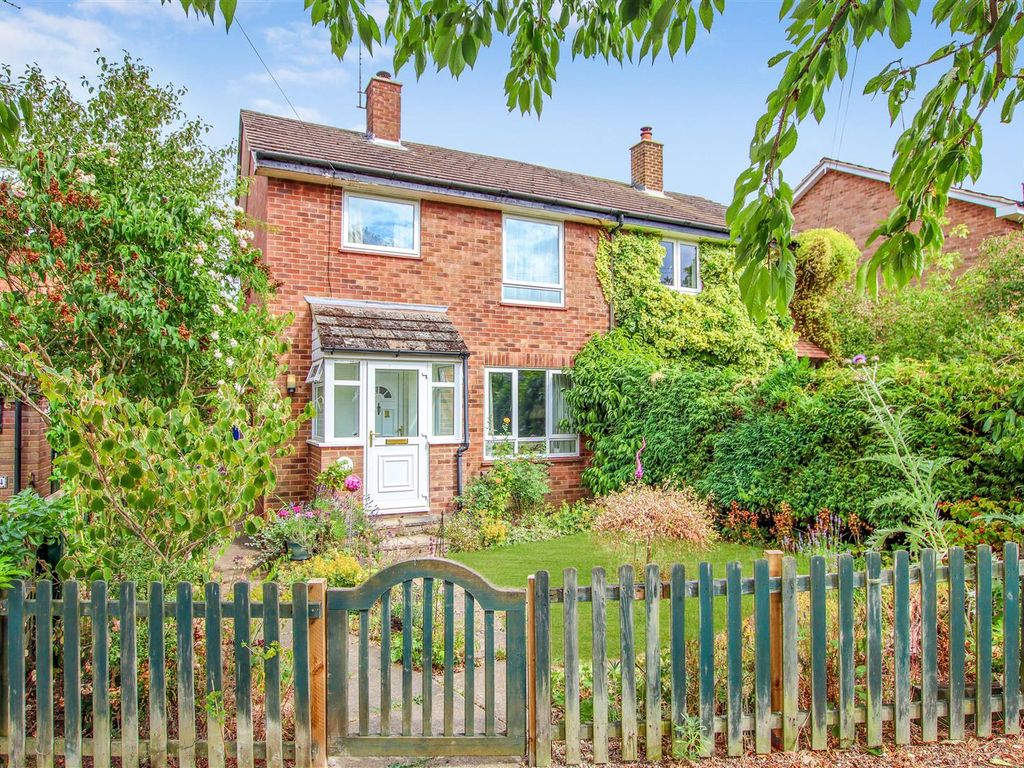 3 bed semidetached house for sale in Fanshaws Lane, Brickendon