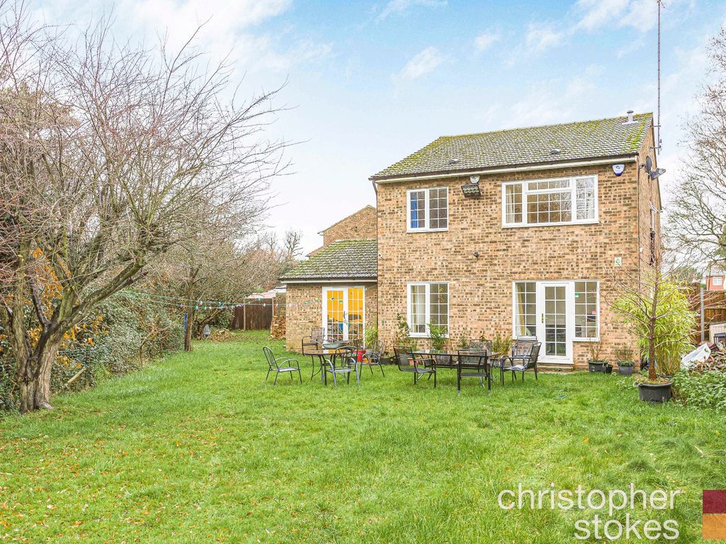 5 bed detached house to rent in Mayflower Close, Nazeing, Waltham Abbey