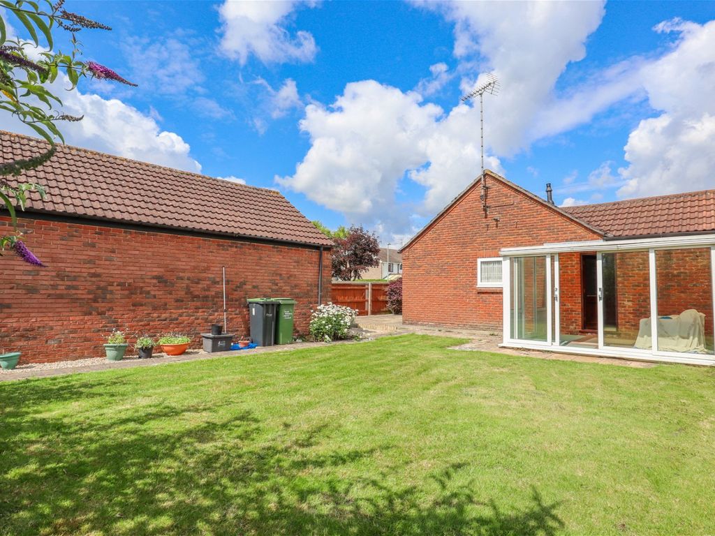 2 bed semidetached bungalow for sale in Duncan Street, Calne SN11, £