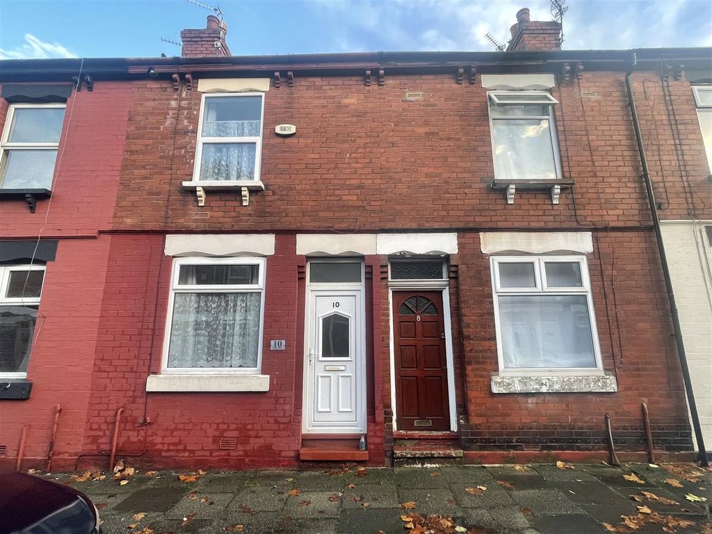 2 bed terraced house to rent in Oak Grove, Urmston, Manchester M41, £