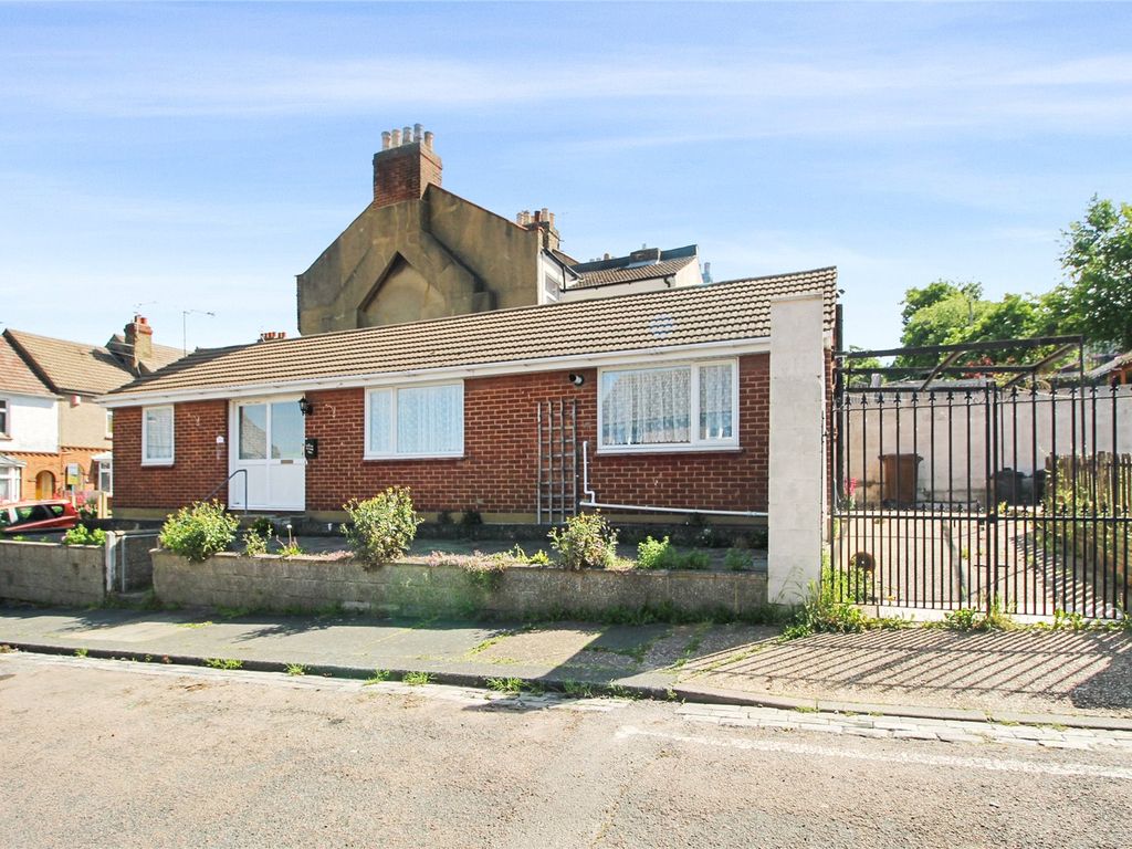 2 bed bungalow for sale in Amherst Road, Rochester, Kent ME1 Zoopla