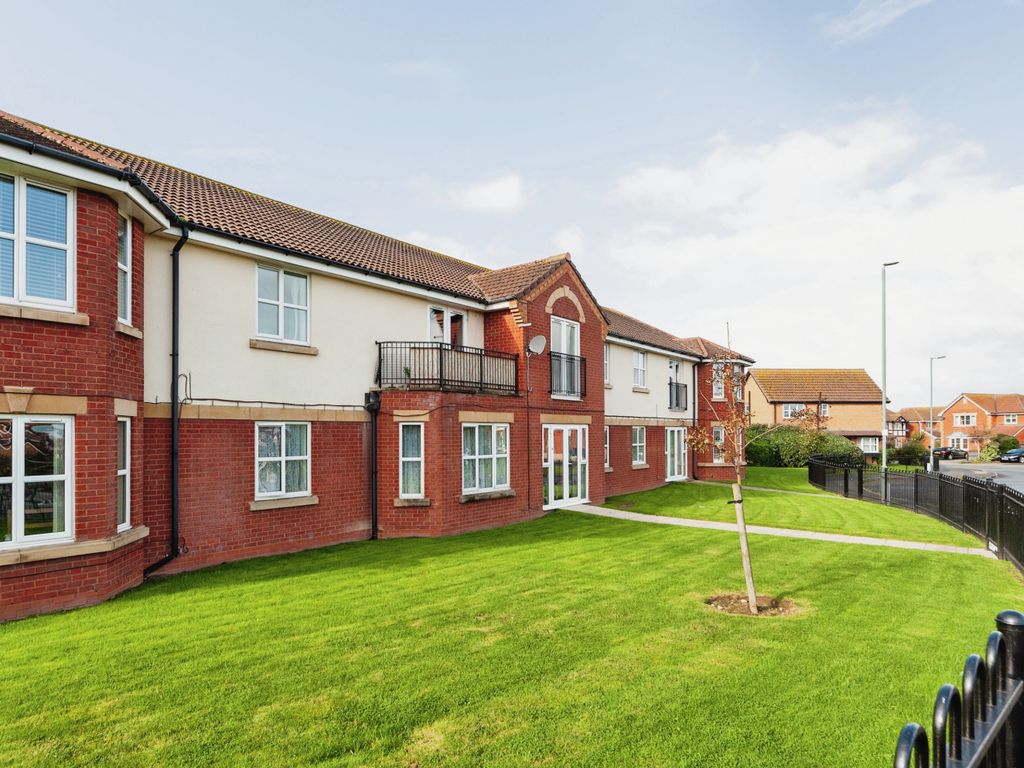 2 bed flat for sale in Rhodfa Cowlyd, Prestatyn, Denbighshire LL19, £