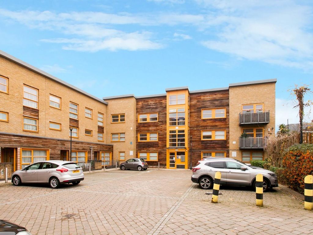 2 bed flat to rent in Denmark Place, London E3 Zoopla