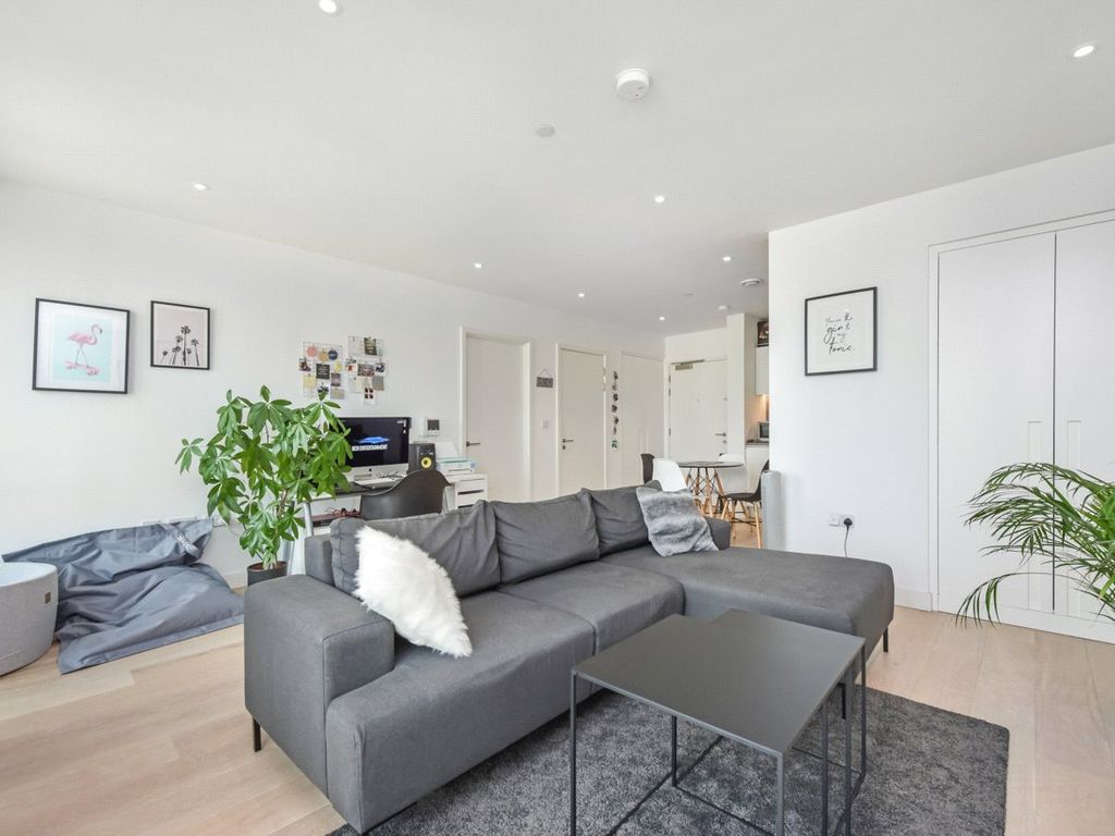 1 bed flat to rent in Kelson House, Schooner Road, Royal Wharf E16 Zoopla