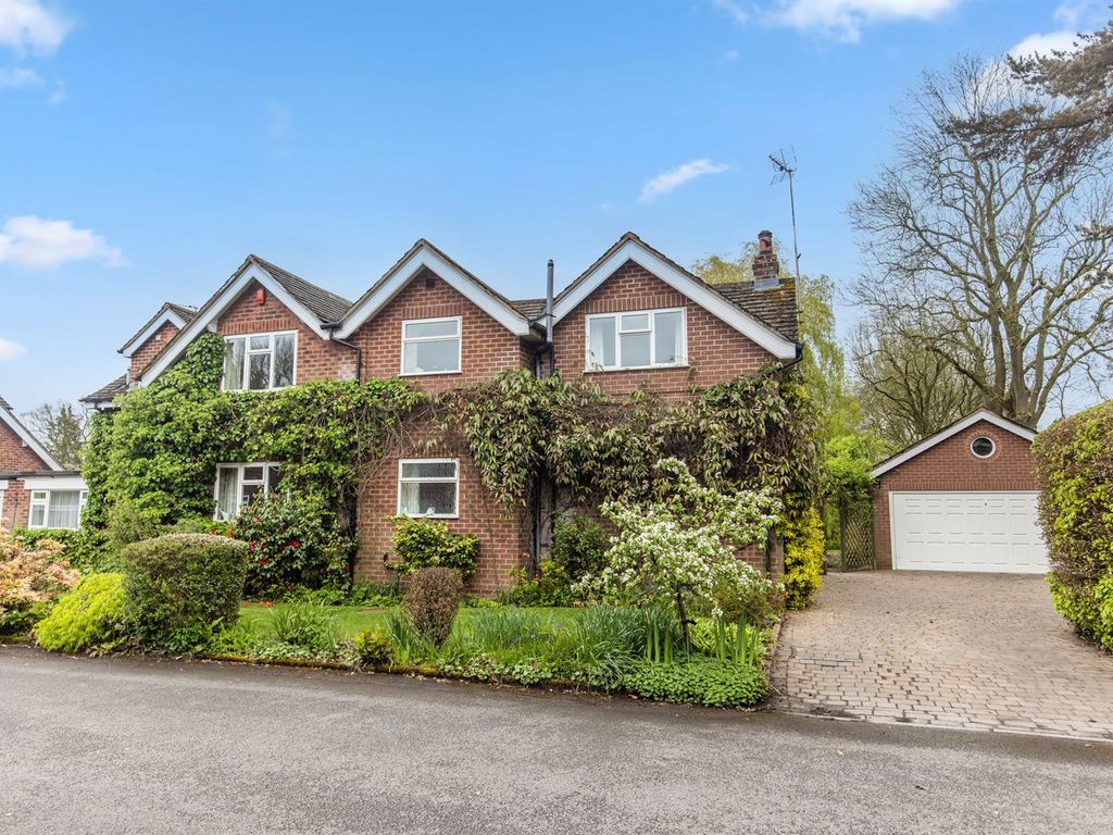 5 bed linkdetached house for sale in Woods Close, Ollerton, Knutsford
