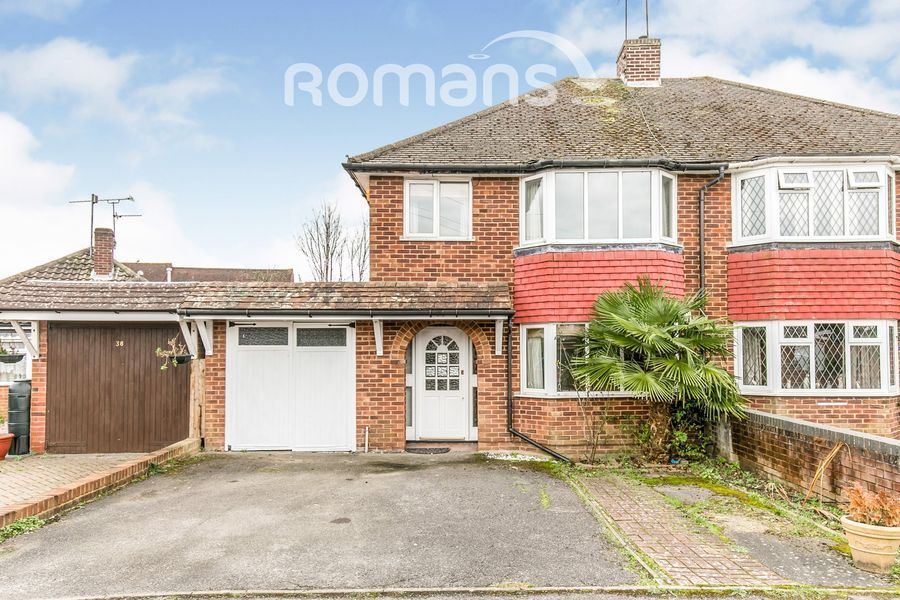 4 bed semidetached house to rent in Robindale Avenue, Earley, Reading