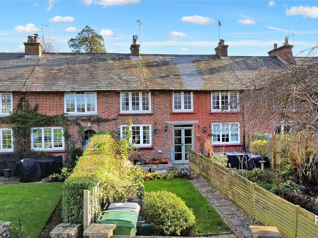 2 bed terraced house for sale in Barn Cottages, Shefford Woodlands