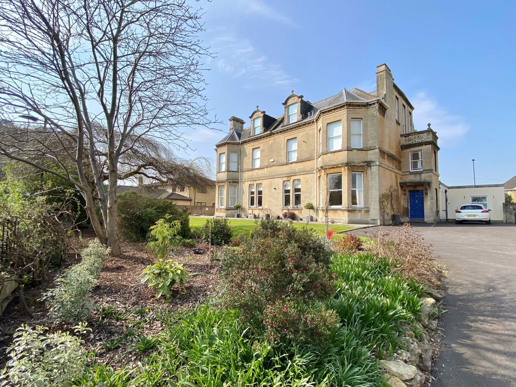 2 bed flat for sale in Highview, Upper Oldfield Park, Bath BA2 Zoopla