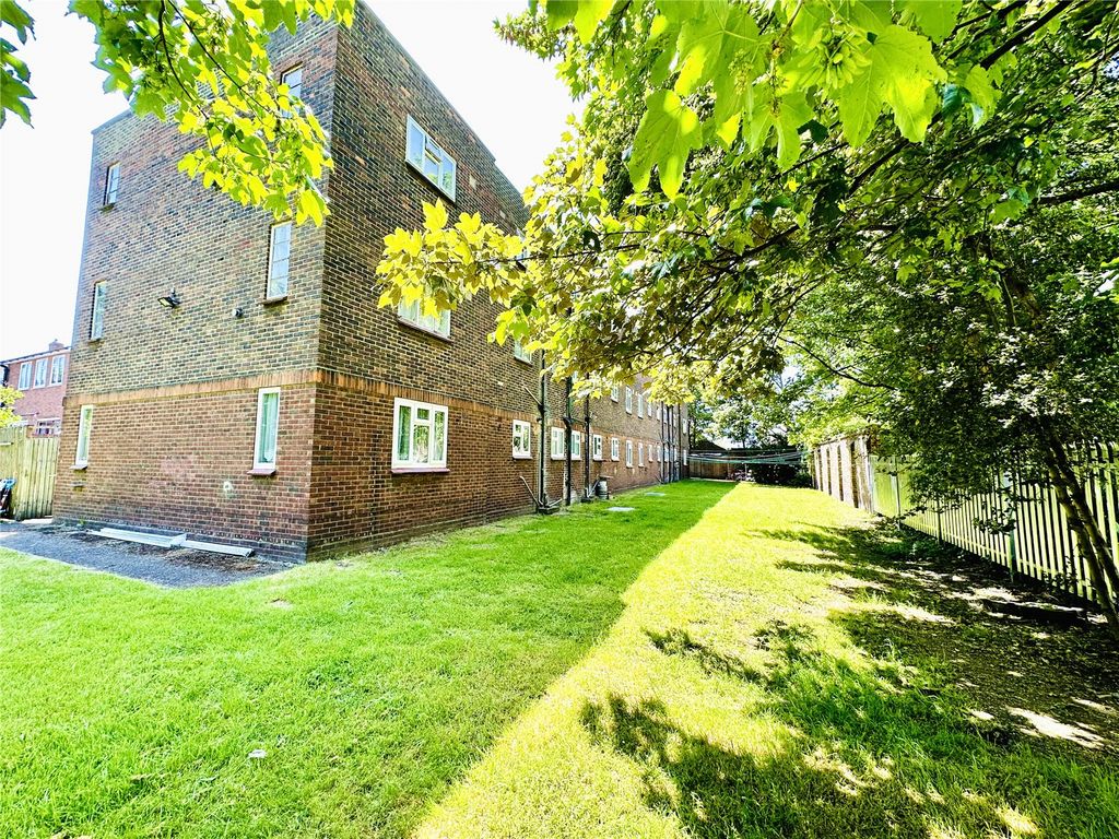 3 bed flat for sale in Rigby Close, Croydon CR0 Zoopla