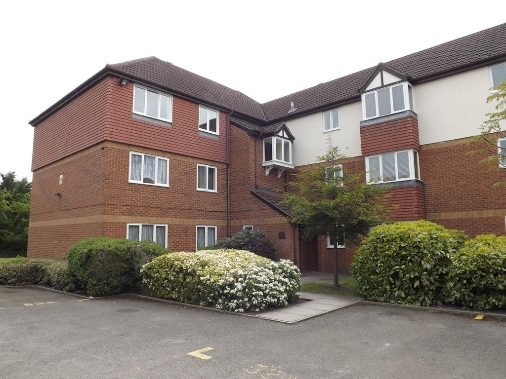 2 bed flat to rent in Moray Close, Edgware HA8, £1,750 pcm Zoopla