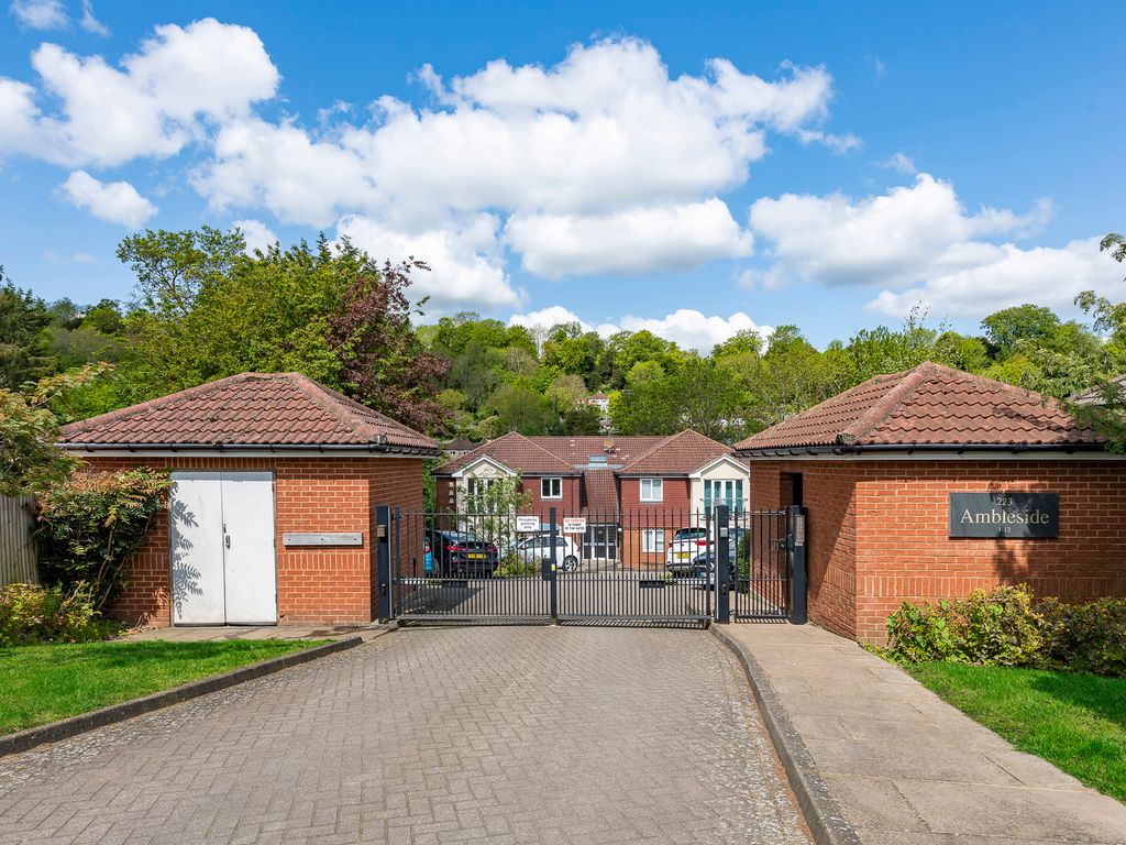 2 bed flat for sale in Croydon Road, Caterham CR3 Zoopla