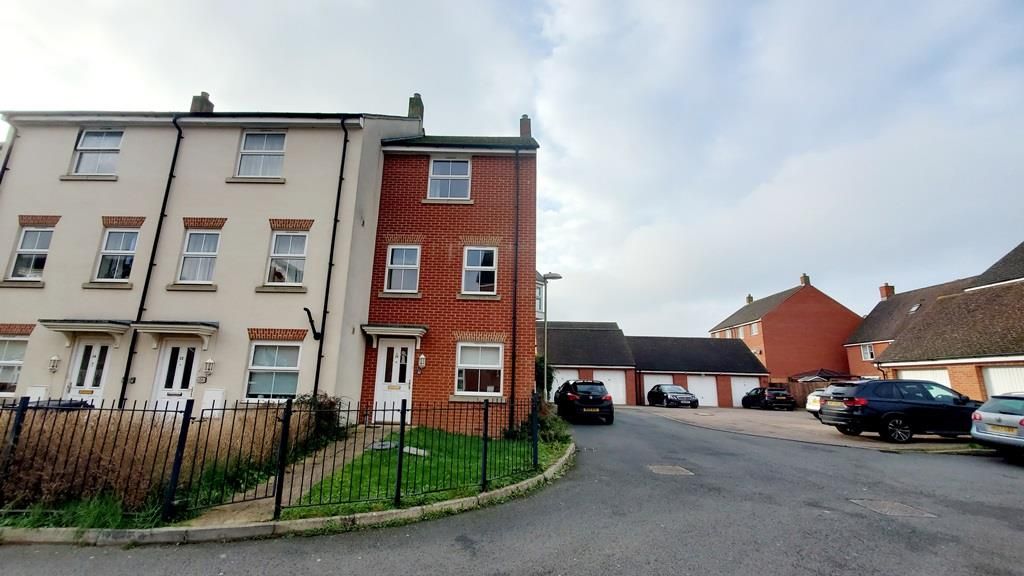 4 bed town house to rent in Waddington Way Kingsway, Quedgeley