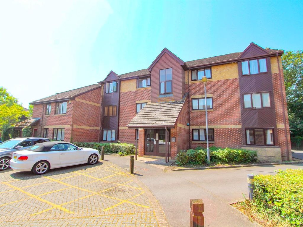1 bed flat for sale in Rossignol Gardens, Carshalton SM5 Zoopla