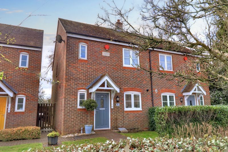 3 bed semidetached house for sale in Stockfields Place, Stokenchurch