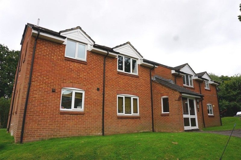 Studio to rent in 1 Hunting Gate Drive, Chessington, Surrey. KT9 Zoopla
